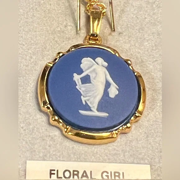 Wedgewood Nexklace - Picture 4 of 11